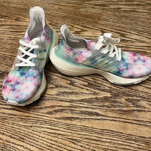 Women’s Adidas Ultraboost rainbow tie dye running shoes size 6.5